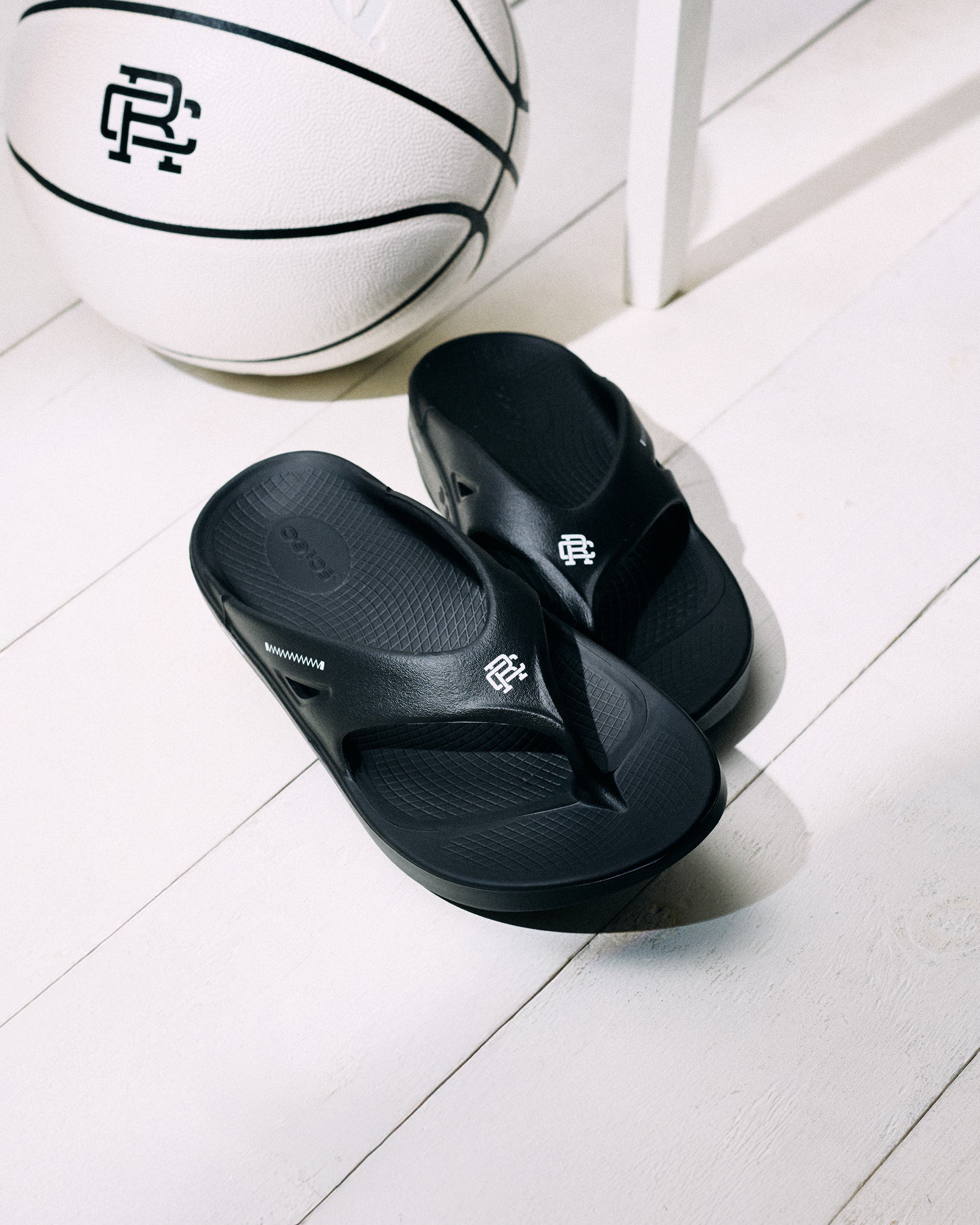【日本限定】Reigning Champ X OOFOS OOriginal