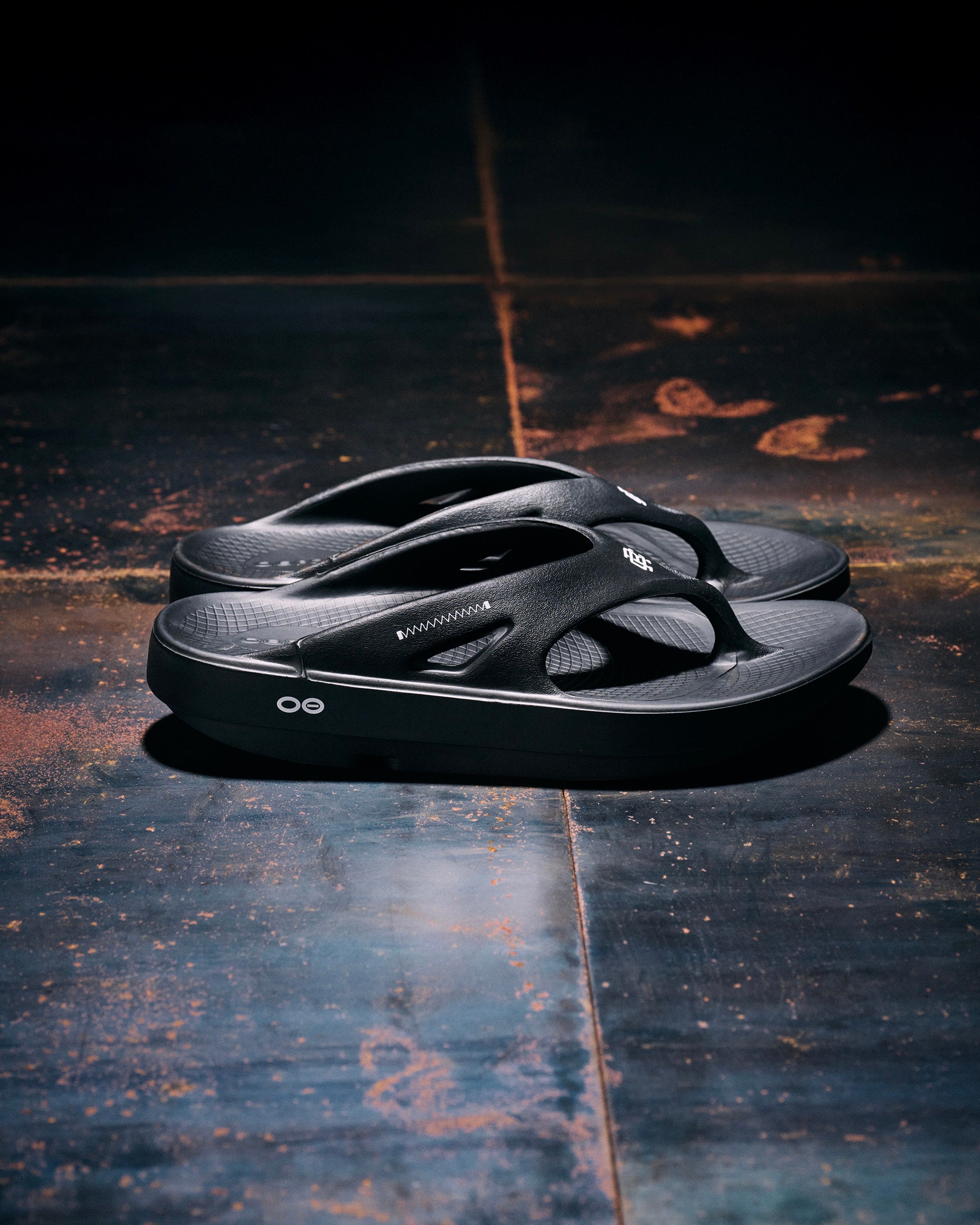 【日本限定】Reigning Champ X OOFOS OOriginal
