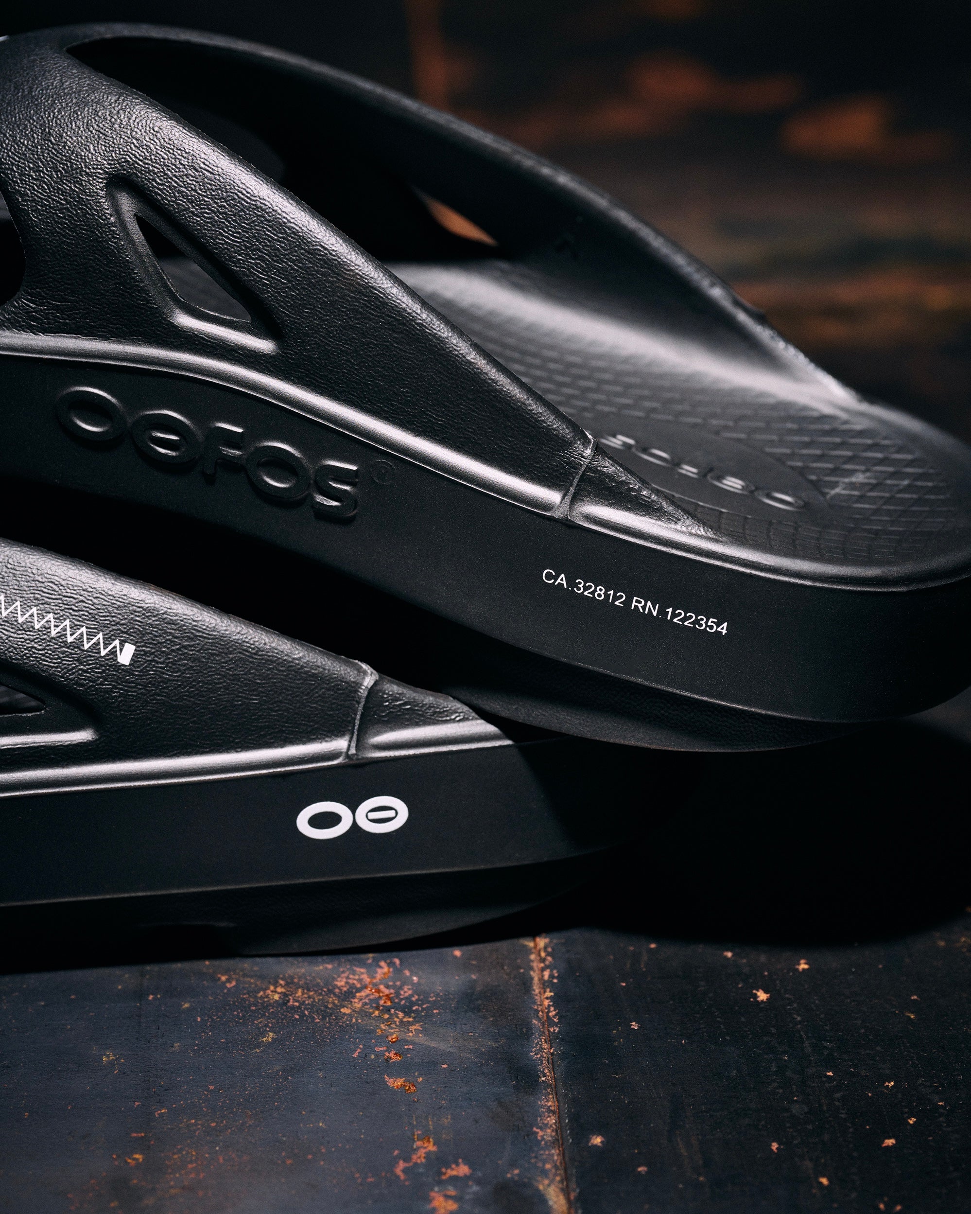 【日本限定】Reigning Champ X OOFOS OOriginal