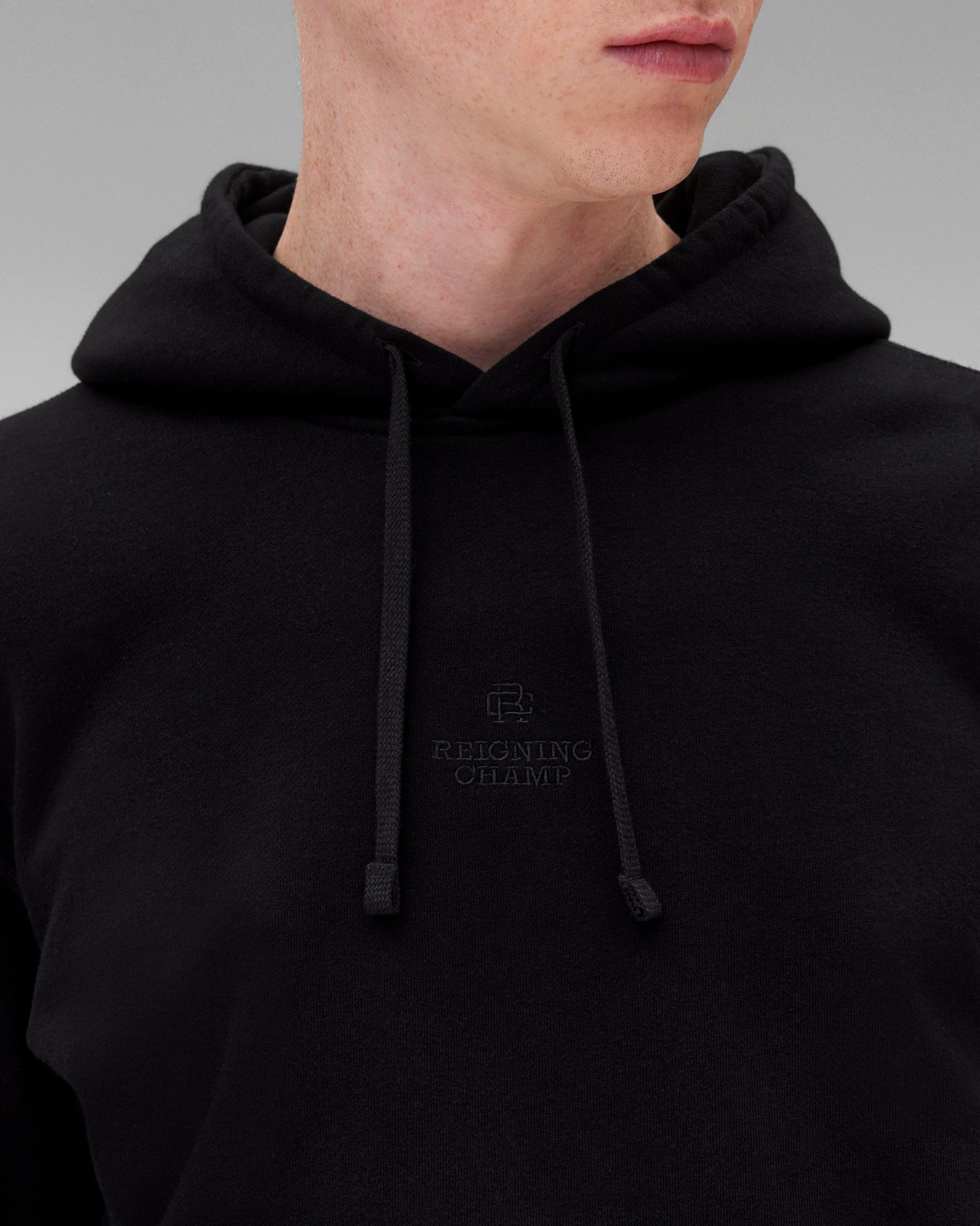 【Reigning Champ】ロゴ刺繍 Midweight Terry Lockup フーディー Midweight Terry Lockup Standard Hoodie | Reigning Champ